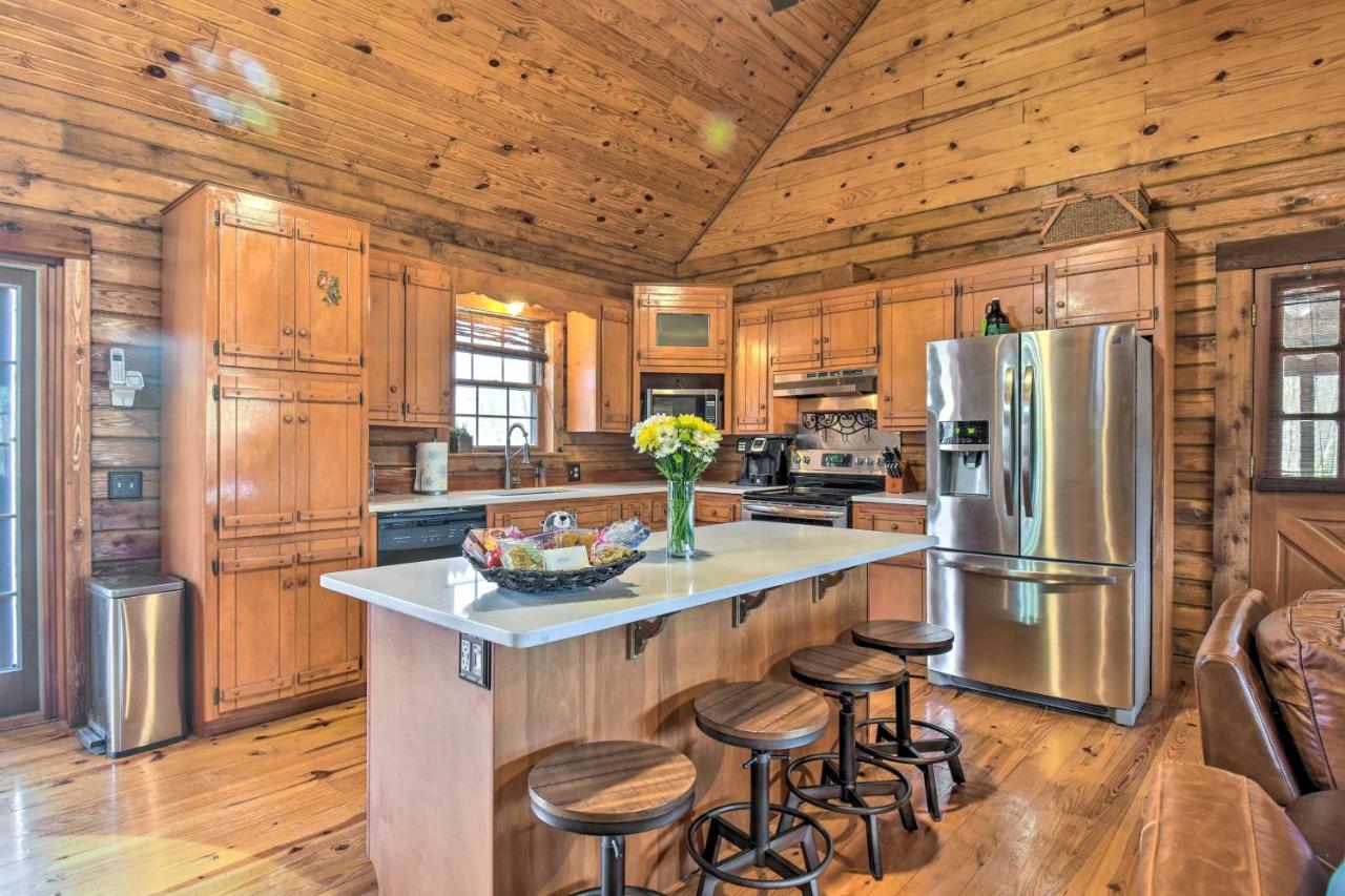 Luxury Pearcy Cabin With 5 Private Acres And Hot Tub! Bagian luar foto