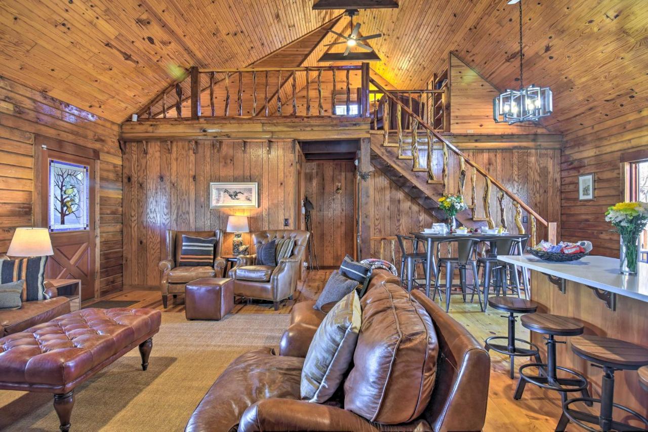 Luxury Pearcy Cabin With 5 Private Acres And Hot Tub! Bagian luar foto