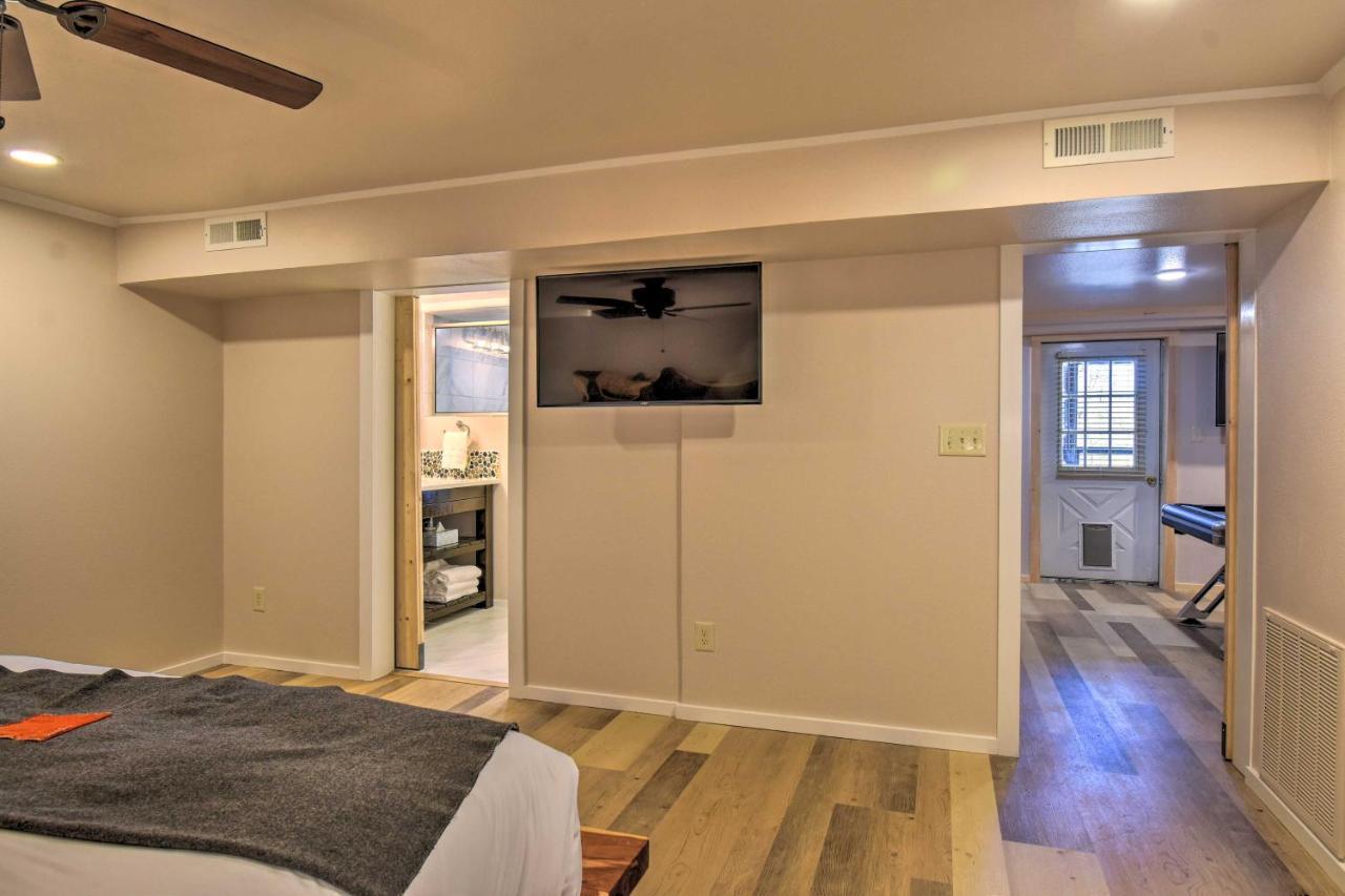 Luxury Pearcy Cabin With 5 Private Acres And Hot Tub! Bagian luar foto