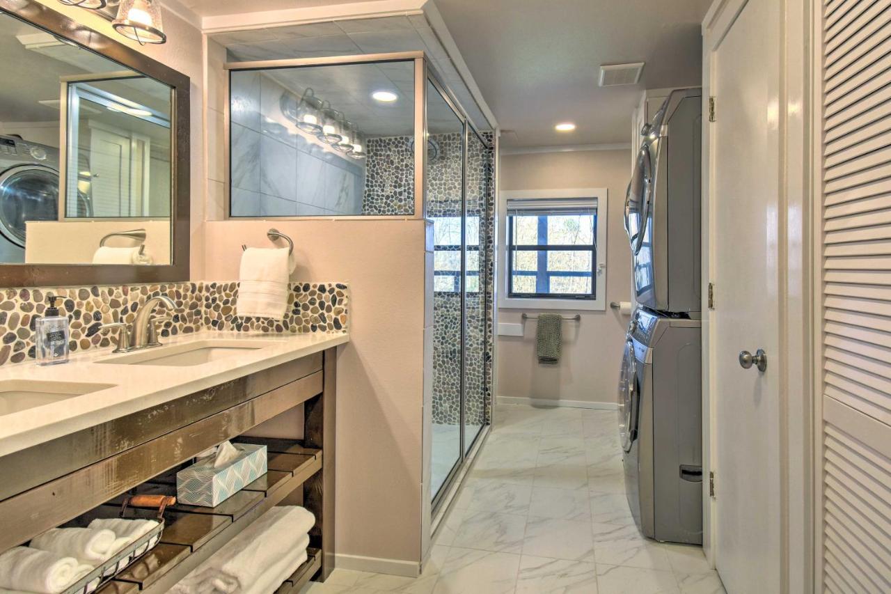 Luxury Pearcy Cabin With 5 Private Acres And Hot Tub! Bagian luar foto