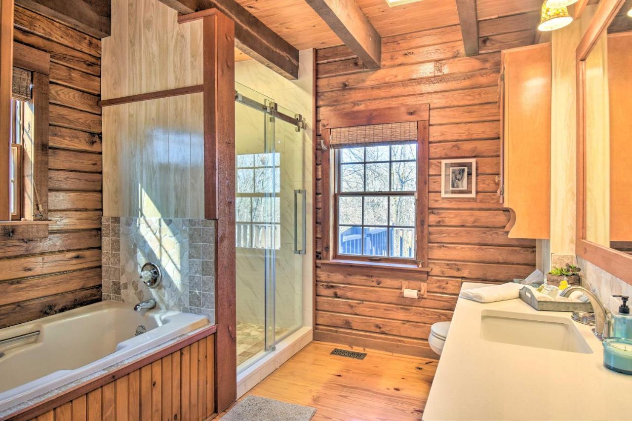 Luxury Pearcy Cabin With 5 Private Acres And Hot Tub! Bagian luar foto